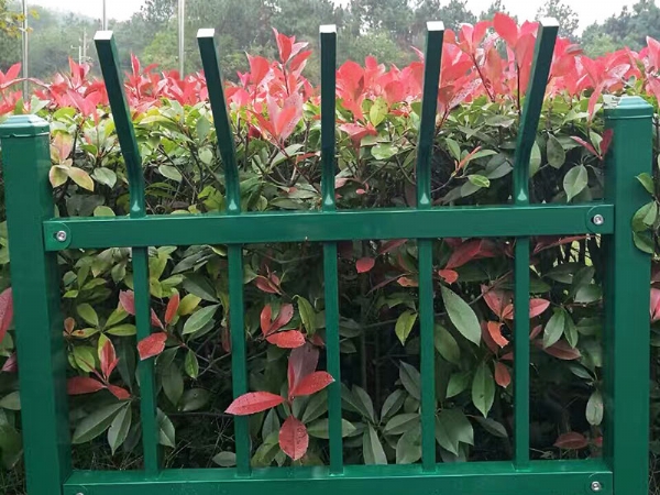 草坪护栏